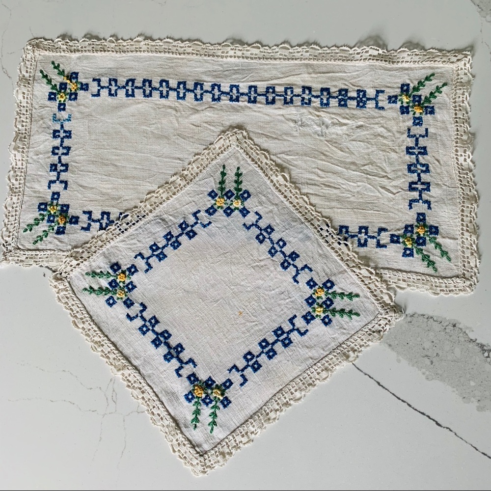 Vintage Hand Embroidered Flowers w/ Lace Doily Set